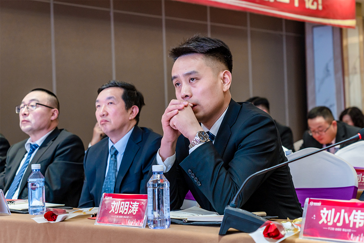 董事長、總經(jing)理劉明濤