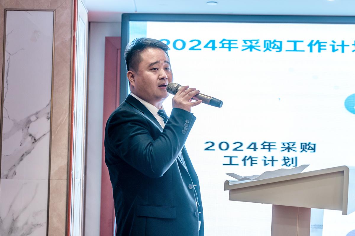 采(cai)購倉儲物流(liu)部長劉金傑(jie)