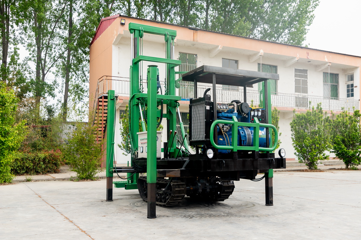 5寸(cùn)橡膠履(lǚ)帶鑽機(jī)