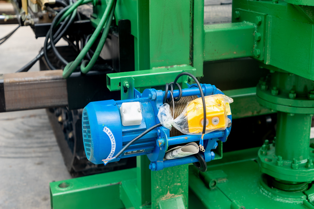 5寸橡(xiàng)膠履帶(dài)鑽機