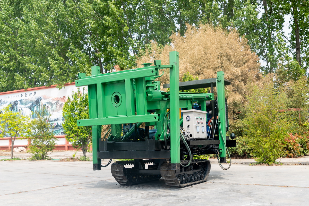 5寸橡(xiang)膠履帶(dài)鑽機