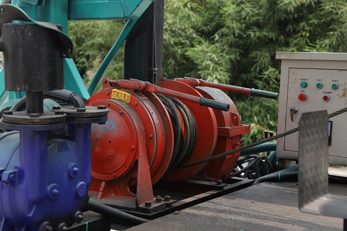 6寸(cùn)鋼履帶(dai)反循環(huán)鑽機