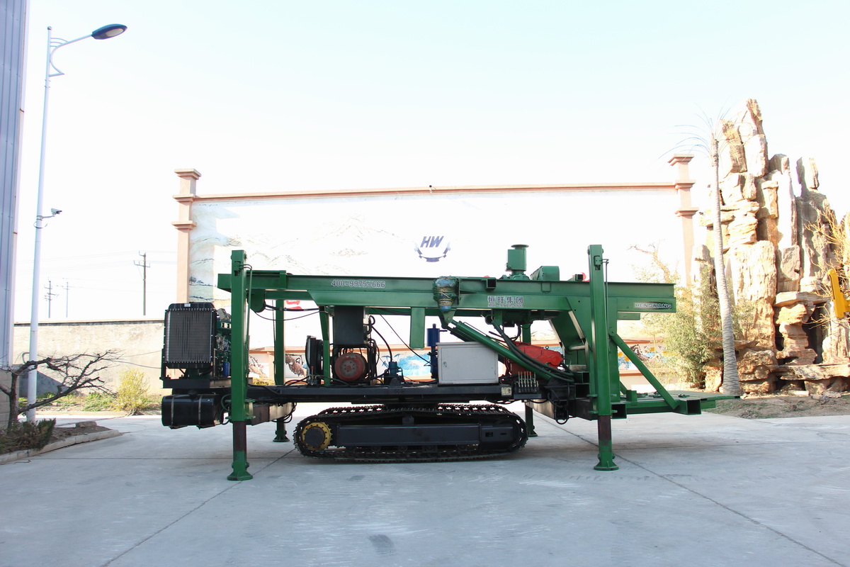 7寸鋼(gāng)履帶反循(xun)環鑽機