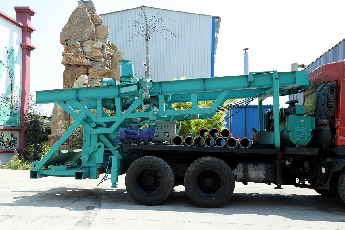 8寸後八輪汽車(che)鑽機