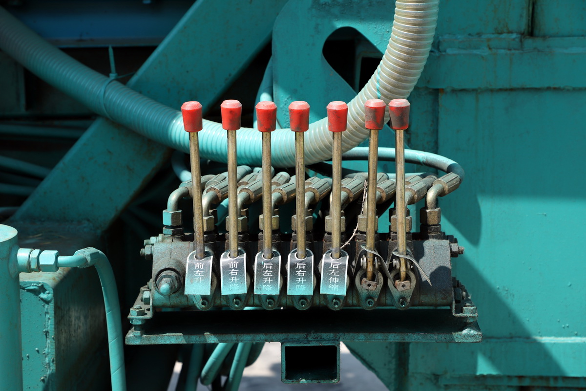 8寸後八輪(lun)汽車鑽機