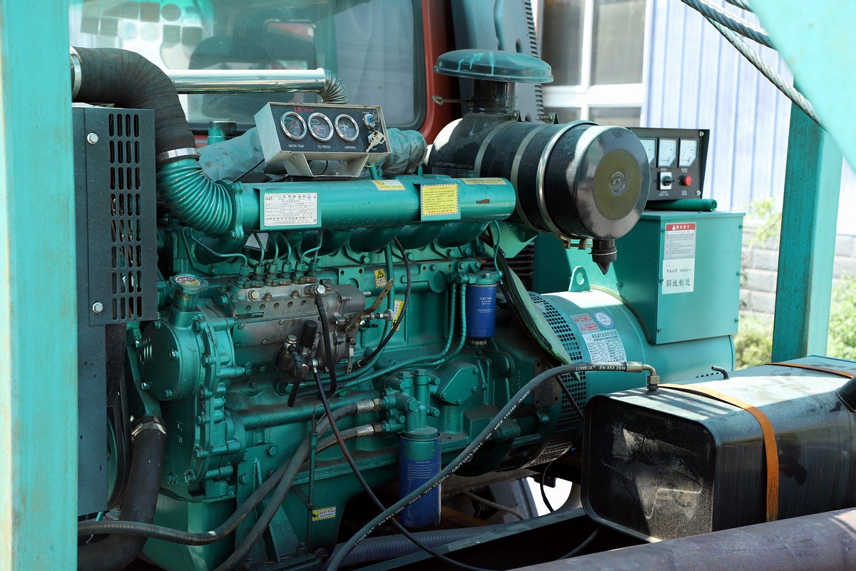 8寸後(hòu)八輪汽車鑽機(ji)